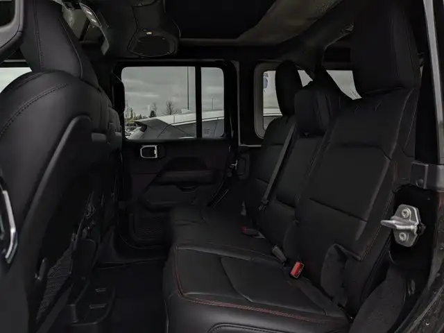 2025 Jeep Wrangler Rubicon X - Off Road Camera - Trailer Tow dans Autos et camions dans Calgary - Image 28