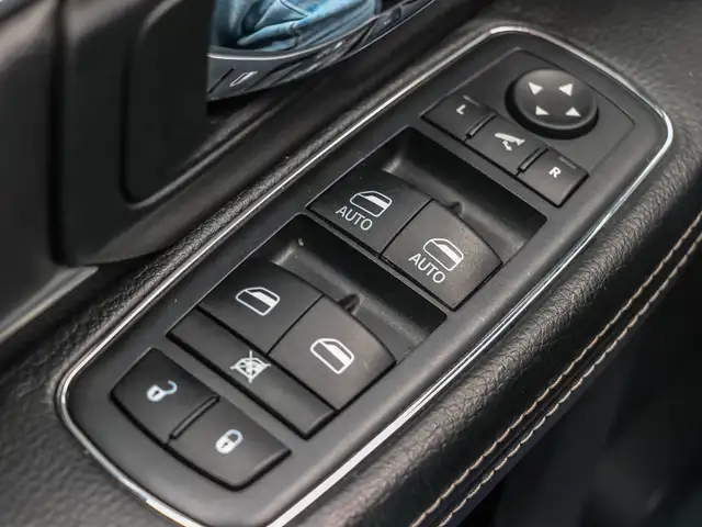2021 RAM 1500 Classic SLT Warlock | GPS | Park Senses | Back-... in Cars & Trucks in London - Image 14