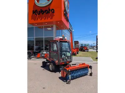 Tracteur F2690 (2021) avec seulement 443 heures, 4x4, transmission hydrostatique, Cabine avec air cl...