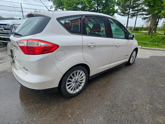 2013 Ford C-Max Hybrid SE dans Autos et camions dans London - Image 8