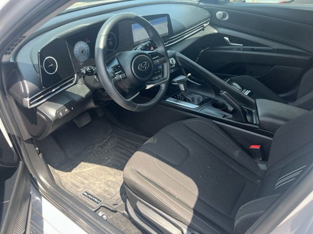 2023 Hyundai Elantra Preferred Tech | Sunroof | Heated Wheel + in Cars & Trucks in Guelph - Image 4
