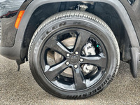 2024 Jeep Grand Cherokee....Save over new with this Gently used Pre-Loved Jeep, so nice its inside o... (image 5)