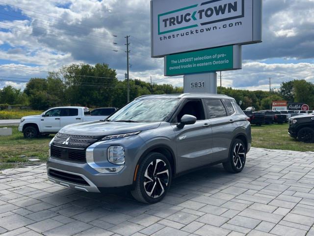 2024 Mitsubishi Outlander Plug-In Hybrid in Cars & Trucks in Ottawa