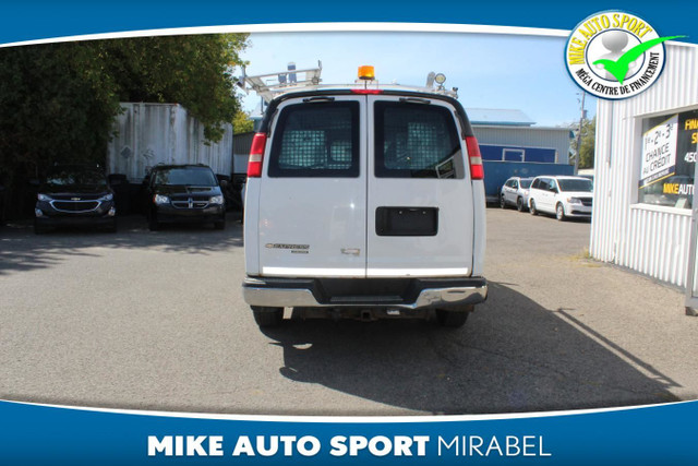 2014 Chevrolet Express Cargo Van Traction arrière 3500 135 po !! dans Autos et camions  à Laval/Rive Nord - Image 3