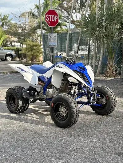 APPLY NOW: https://www.ridecollective.ca/get-pre-approved The 2017 Yamaha Raptor 700R is a high-perf...