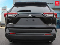 FEATURES OF THE RAV4 XLE AWD »» All-wheel drive for enhanced traction »» Automatic transmission for... (image 6)