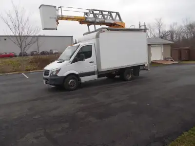 2016 Mercedes Benz Sprinter 3500 Diesel Auto, pw, pl, air, 168,000km Comes with 12ft cube box with s...