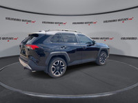 Sunroof, Power Driver's Seat, Leather Seats, Lane Departure, Hitch Receiver, Heated Steering Wheel,... (image 7)