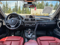 This BMW 3 Series boasts a Intercooled Turbo Premium Unleaded I-4 2.0 L/122 engine powering this Aut... (image 9)