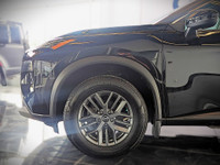 Comes equipped with: Power Mirrors, Halogen Headlamps, Courtesy lights, LED Headlights, LED Daytime... (image 9)