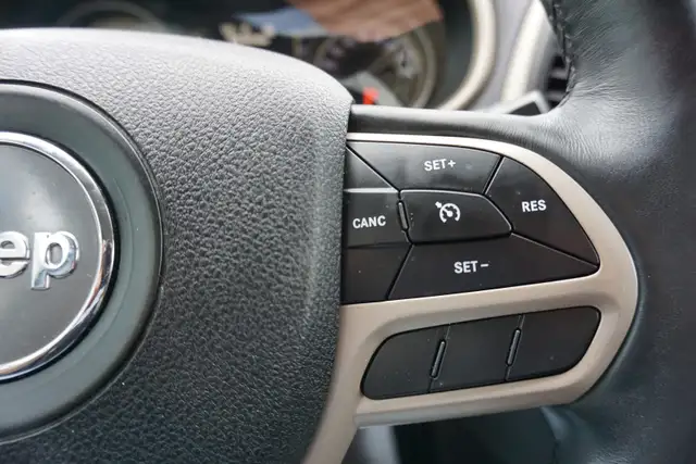 2017 Jeep Cherokee in Cars & Trucks in Oakville / Halton Region - Image 30