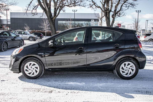 2016 Toyota Prius Persona Series Special Edition in Cars & Trucks in City of Montréal - Image 2
