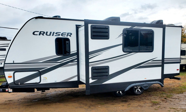 23-1661 R CRUISER AIR 22pi 2021 23-1661 in Travel Trailers & Campers in Laval / North Shore - Image 3
