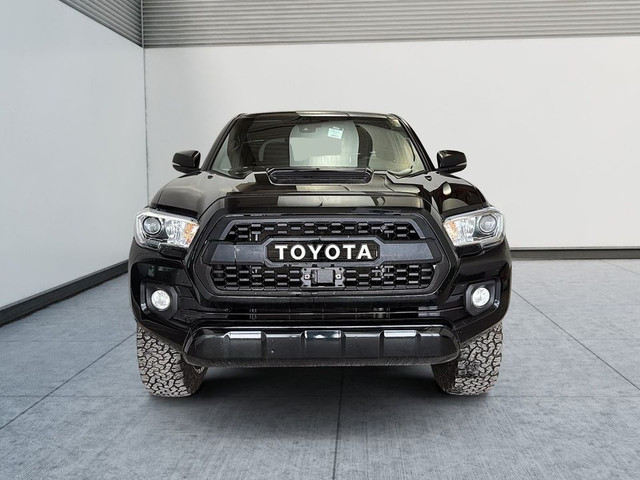 2022 Toyota Tacoma 4x4 SR5 doublera Navigation Pneus tout terrai in Cars & Trucks in Laval / North Shore - Image 2