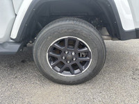 Clean Car Fax**Jeep**Gladiator**Overland**3.6L**V6**4x4**8.4 Touchscreen**Navigation**Back Up Camera... (image 8)