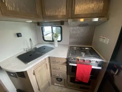 Adventurer LP (ALP) Adventurer 910DB truck camper highlights: U-shaped Dinette King Bed Two Skylight...