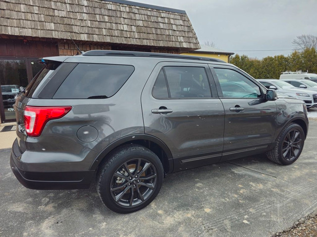 2018 Ford Explorer XLT 4WD in Cars & Trucks in Chatham-Kent - Image 3
