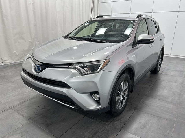 2017 Toyota RAV4 LE+ HYBRIDRE AWD - SIEGES CHAUFFANTS - BLUETOOT in Cars & Trucks in Québec City - Image 3