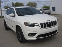 Dual climate control, Push button start, Signal mirrors, Heated seats, Air-conditioned seats, Heated... (image 2)