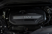 Francais: * Sièges Sport * Appel d'Urgence Intelligent * Garniture Noir Brillant English: * Sport Se... (image 9)