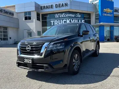 The Nissan Pathfinder S 4WD in elegant style combines the robust capabilities of a 4x4 drivetrain wi...