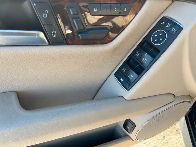 2012 Mercedes-Benz C-Class C 300 in Cars & Trucks in Kitchener / Waterloo - Image 12