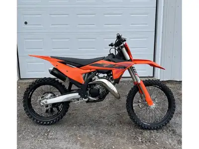 2025 KTM 150 SX Les photos peuvent être à titre indicatif et sans inscription. Les promotions en vig...