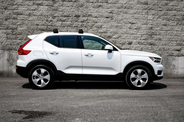2022 Volvo XC40 MOMENTUM • NAV • ADAPTIVE CRUISE • POWER LIFTGAT in Cars & Trucks in Ottawa - Image 2