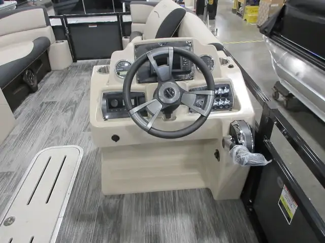 2025 Avalon Pontoons Venture 85 Rear Fish 23 FT in Powerboats & Motorboats in Saskatoon - Image 12