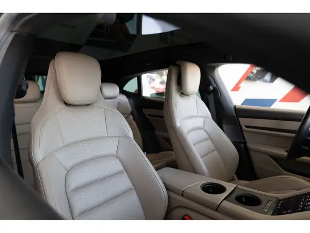 2022 Porsche Taycan 4S Cross Turismo dans Autos et camions dans Ville de Vancouver - Image 10