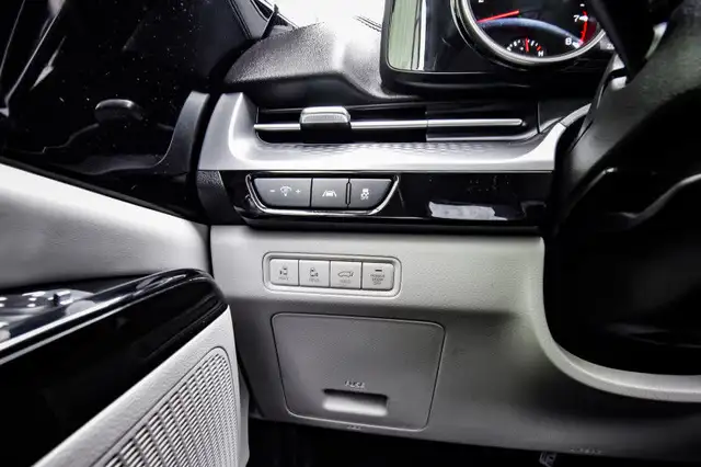 2022 Kia Carnival LX • HEATED SEATS • POWER LIFTGATE • CP/AA in Cars & Trucks in Cornwall - Image 13