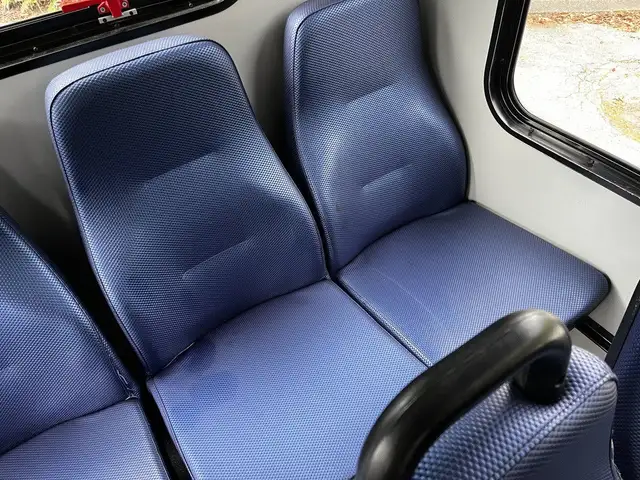2019 Chevrolet Express 4500 22 Passenger Wheelchair Accessible S in Heavy Trucks in Delta/Surrey/Langley - Image 25