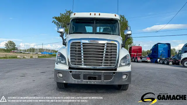 2016 FREIGHTLINER CASCADIA CA125DC DAY CAB in Heavy Trucks in Chilliwack - Image 3