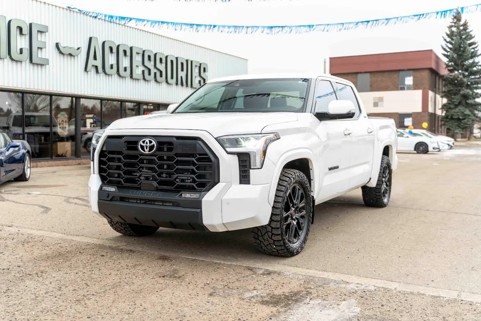 2022 Toyota Tundra 4WD SR5 3.5L - TRD PACKAGE! HEATED STEERING W