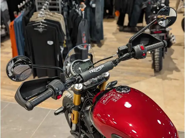 2025 Triumph Scrambler 400 X // Carnival Red/Phantom Black w/ Wi in Dirt Bikes & Motocross in Winnipeg - Image 9