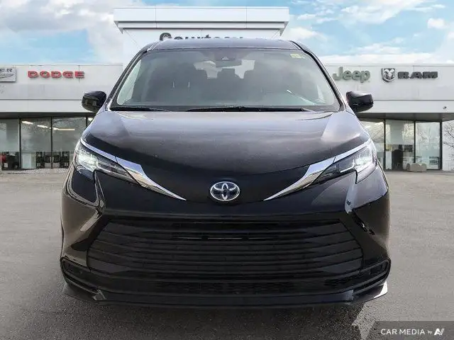 2021 Toyota Sienna LE | Third Row Seating | Apple/Android in Cars & Trucks in Calgary - Image 10