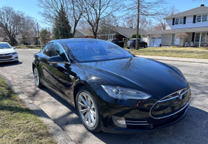 2015 Tesla Model S -