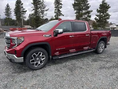 The 2025 GMC Sierra 1500 SLT offers the perfect combination of power, luxury, and versatility. With...