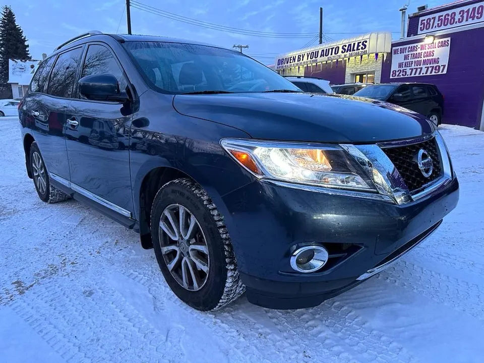 2015 NISSAN PATHFINDER SL 4WD 7SEATER only at 176,000 kilometers