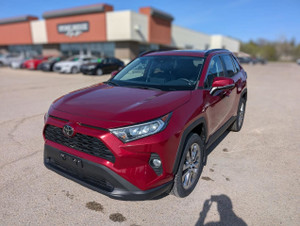 2020 Toyota RAV 4 XLE | No Accidents | Adaptive Cruise | Leather