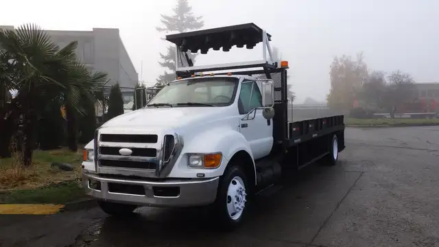 2008 ford F-750 18 Foot Flat Deck Regular Cab 2WD Diesel Dually  in Heavy Trucks in Richmond - Image 5