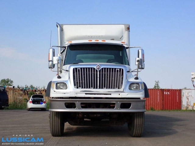 2004 International 7600 in Heavy Trucks in Longueuil / South Shore - Image 2