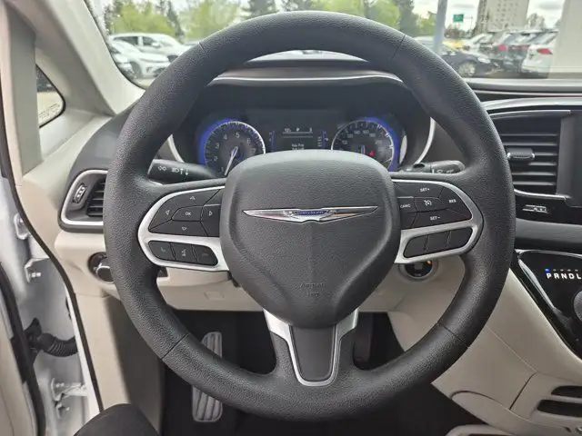 2021 Chrysler Grand Caravan SE dans Autos et camions dans Calgary - Image 15