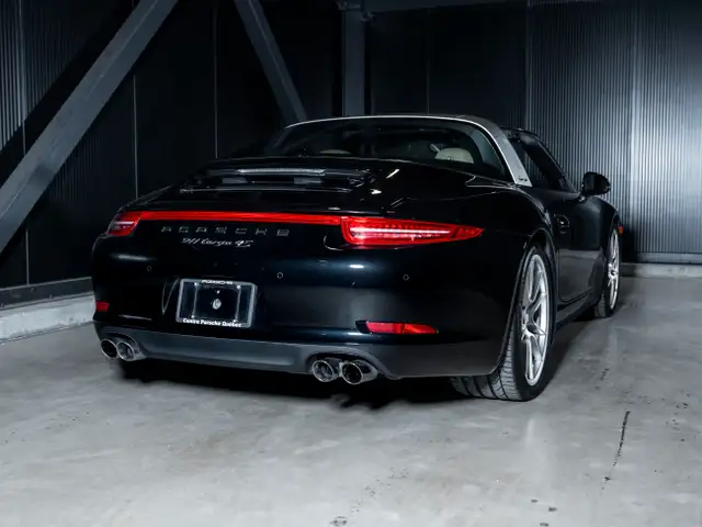 2015 Porsche 911 2015 911 Targa 4S - Certifié Porsche Approved in Cars & Trucks in Québec City - Image 5