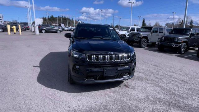 2025 Jeep Compass North | 4X4 | Leather | Sunroof | NAV in Cars & Trucks in Prince George - Image 4
