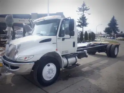 2013 International DuraStar 4300 Cab and Chassis Diesel, 6.4L V8 DIESEL engine, 8 cylinder, hydrauli...