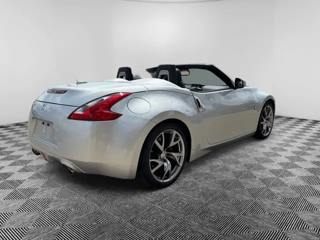 2014 Nissan 370Z 2dr Roadster Auto Touring w/Bordeaux Top in Cars & Trucks in Medicine Hat - Image 14