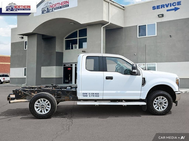2018 Ford F-350 XLT Extended Cab 4x4 Cab And Chassis in Cars & Trucks in Edmonton - Image 4