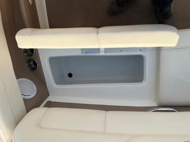 2010 COBALT 210 in Powerboats & Motorboats in Sherbrooke - Image 13