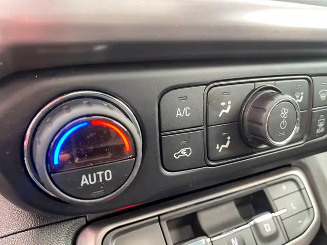 2021 GMC Acadia AT4 AWD *TOIT* NAV 6 PLACES CUIR SIÈGES VENT BOS in Cars & Trucks in Laurentides - Image 19